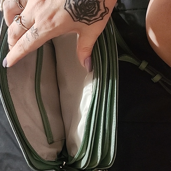 Mathew and Julian crossbody purse - Picture 3 of 4